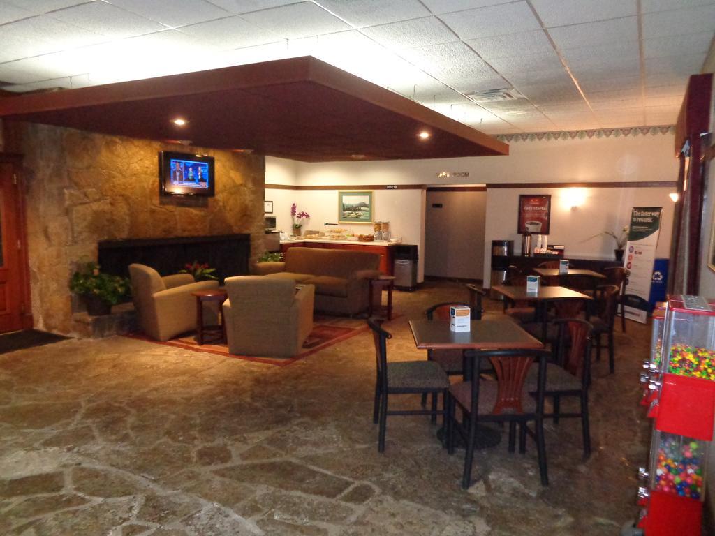 Econo Lodge Central Midland Exterior photo