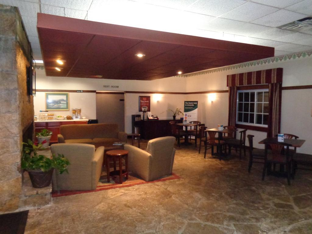 Econo Lodge Central Midland Exterior photo